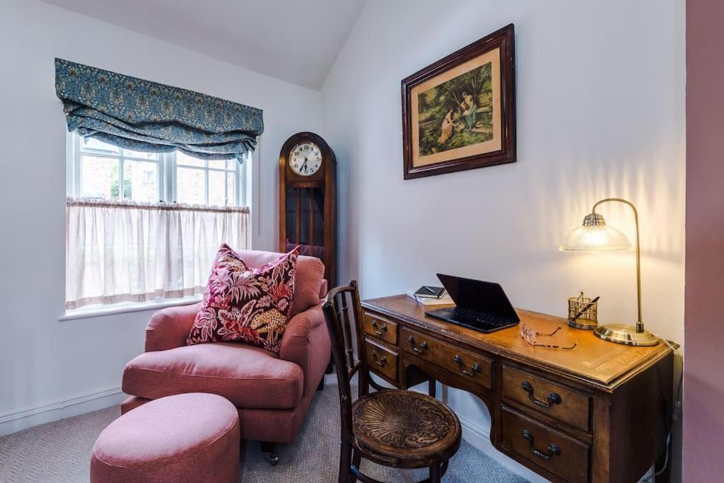 Rustic Chester Cottage Near Shops & Terrace 外观 照片