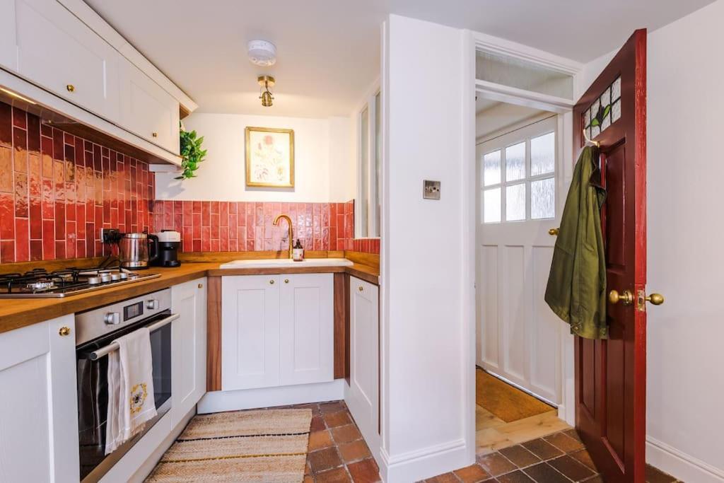 Rustic Chester Cottage Near Shops & Terrace 外观 照片
