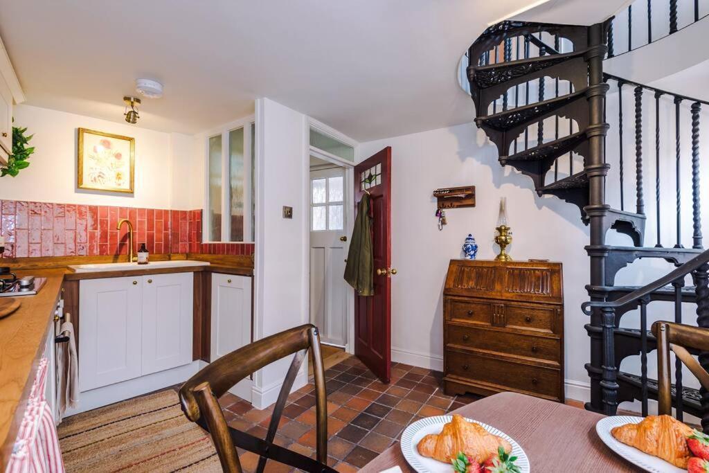 Rustic Chester Cottage Near Shops & Terrace 外观 照片
