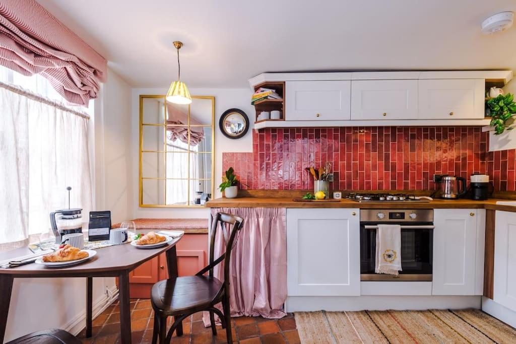 Rustic Chester Cottage Near Shops & Terrace 外观 照片