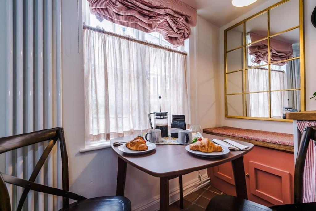 Rustic Chester Cottage Near Shops & Terrace 外观 照片