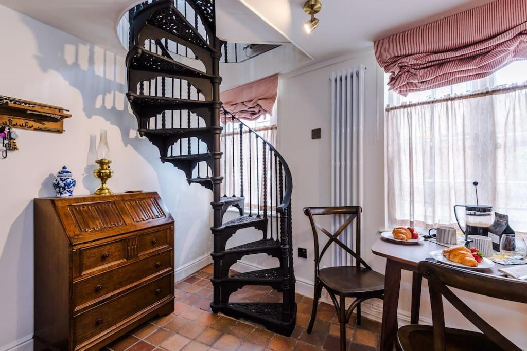 Rustic Chester Cottage Near Shops & Terrace 外观 照片